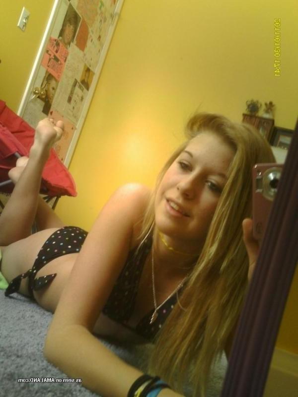 10P Blonde teen chick modeling bikinis while self-shooting