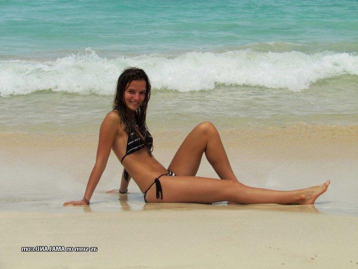 14P Amateur non-nude girlfriends posing in bikinis and lingerie