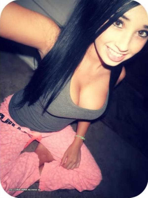 14P Girlfriend shows off her fine round tits in sexy selfies