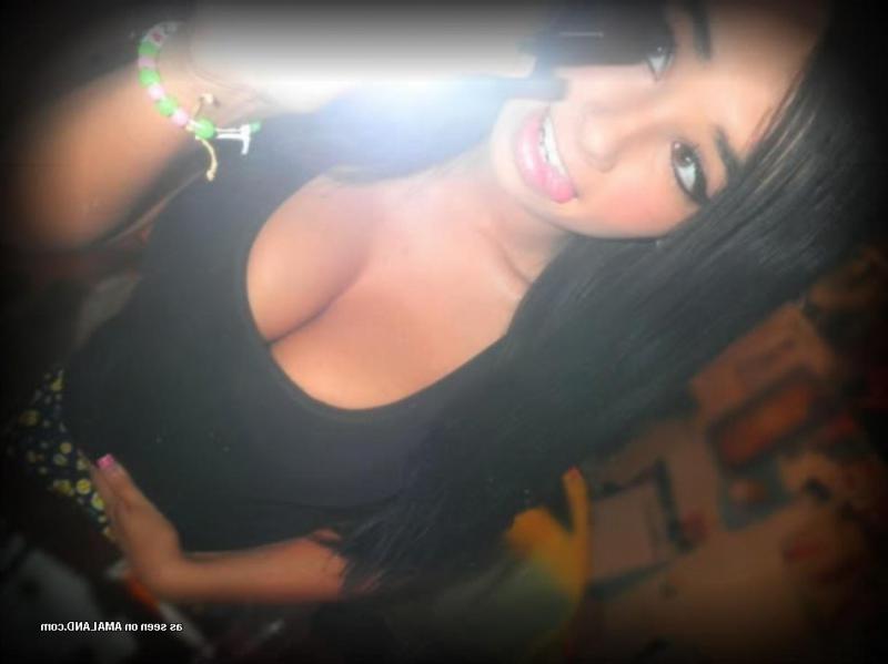 14P Girlfriend shows off her fine round tits in sexy selfies
