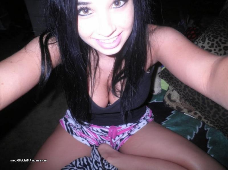 14P Girlfriend shows off her fine round tits in sexy selfies