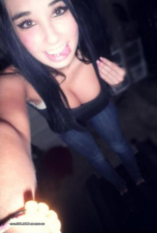 14P Girlfriend shows off her fine round tits in sexy selfies