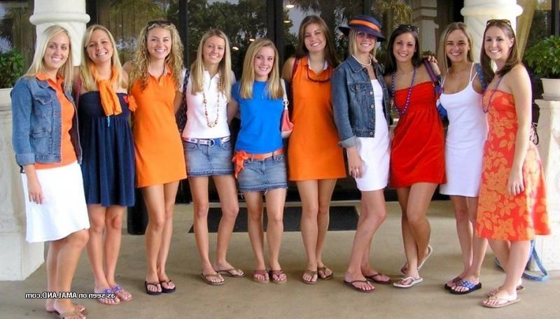 10P Gallery of hot non-nude party girls posing