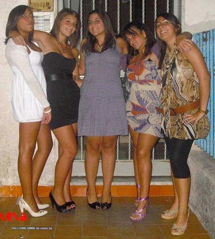10P Gallery of hot non-nude party girls posing