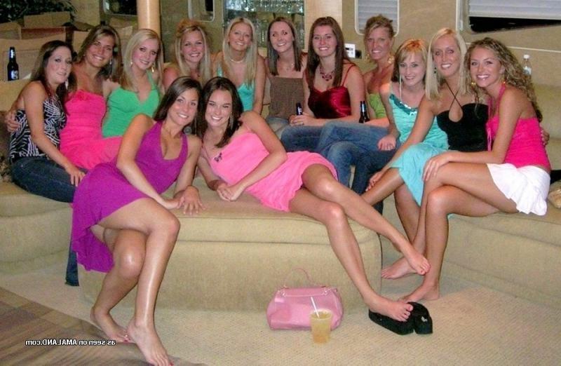 10P Gallery of hot non-nude party girls posing
