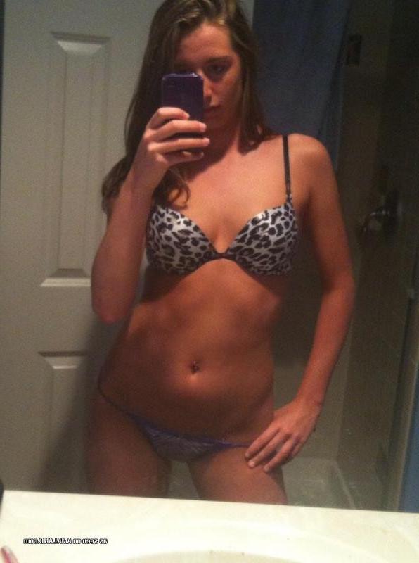 14P Selection of non-nude sexy girlfriends posing for the cam
