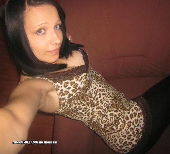 14P Selection of non-nude sexy girlfriends posing for the cam