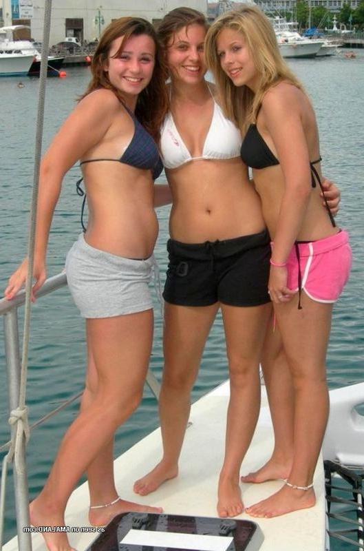10P Gallery of sexy non-nude girlfriends teasing the camera
