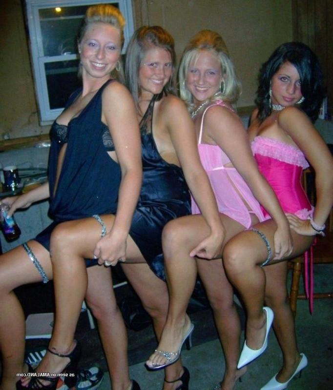 10P Gallery of sexy non-nude girlfriends teasing the camera