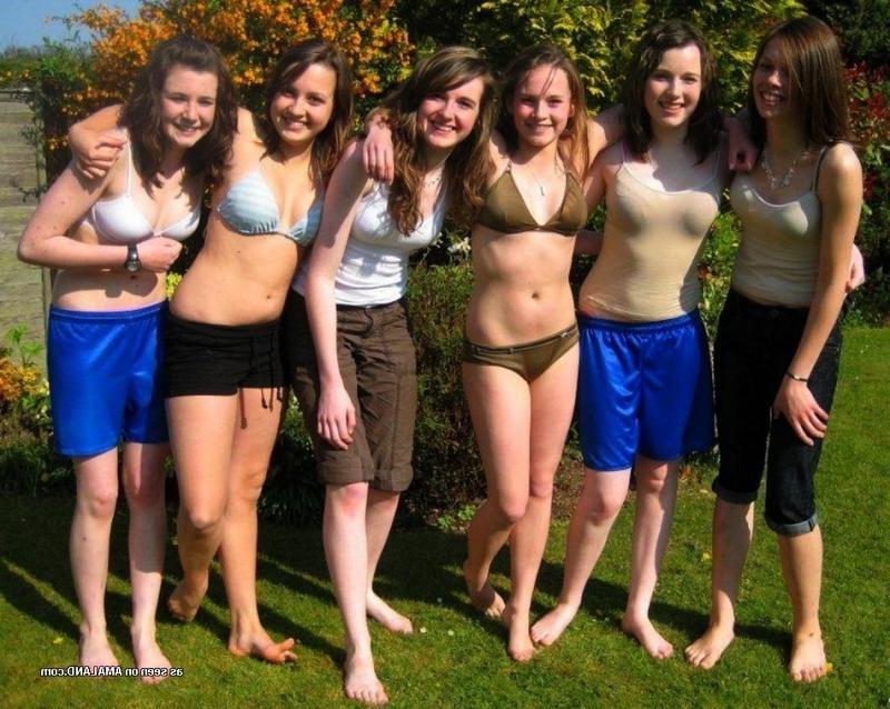 10P Gallery of sexy non-nude girlfriends teasing the camera
