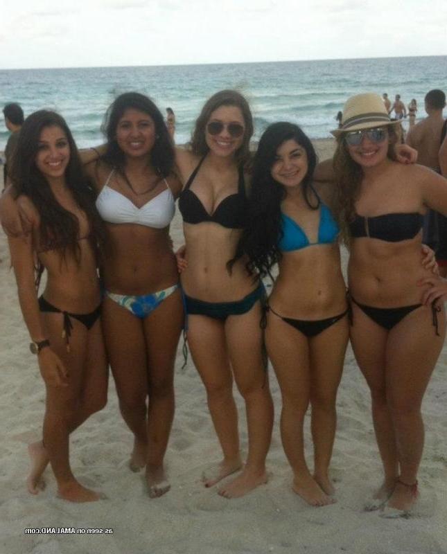 10P Flaming hot sexy bikini babes under the sun
