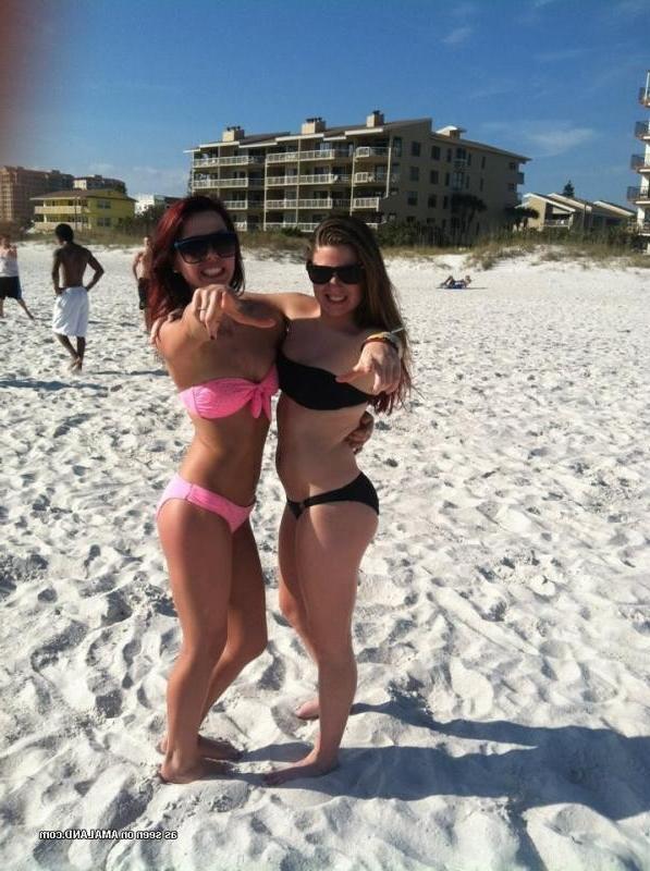 10P Flaming hot sexy bikini babes under the sun