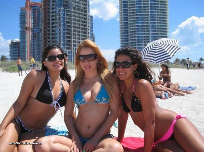 10P Flaming hot sexy bikini babes under the sun