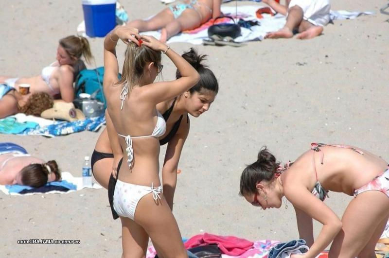 14P Hot amateur girlfriends in sexy bikinis at the beach