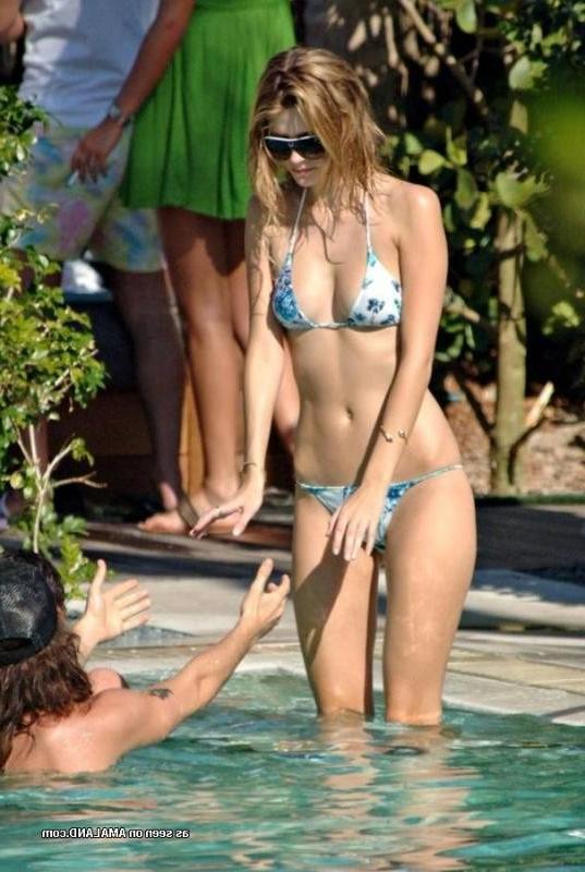 14P Hot amateur girlfriends in sexy bikinis at the beach
