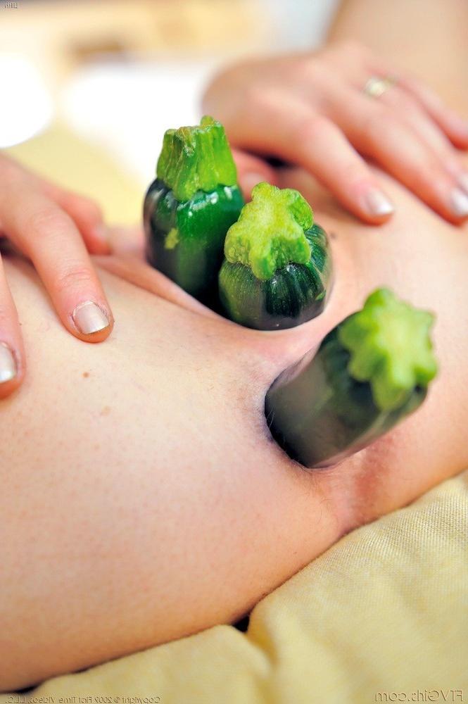 15P Double penetration with fresh veggies