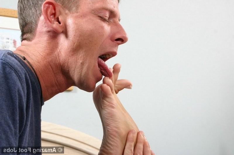 12P Couple having a toe sucking foot licking good time