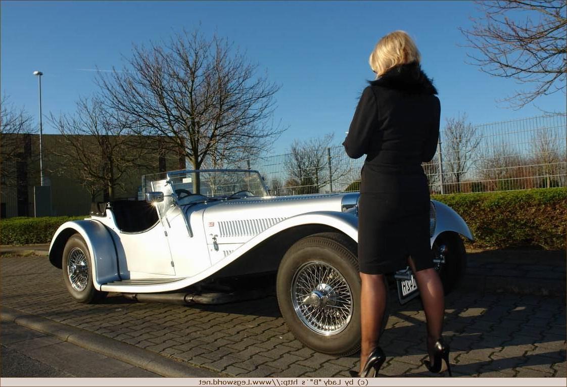 12P Elegant stocking lady with hot retro car