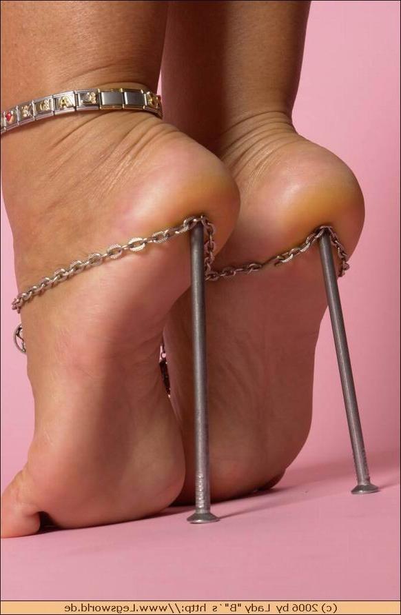 12P Kinky german lady displays her sexy feet