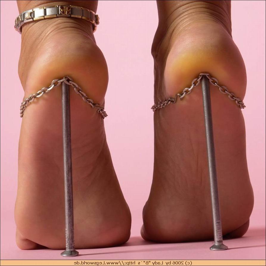 12P Kinky german lady displays her sexy feet