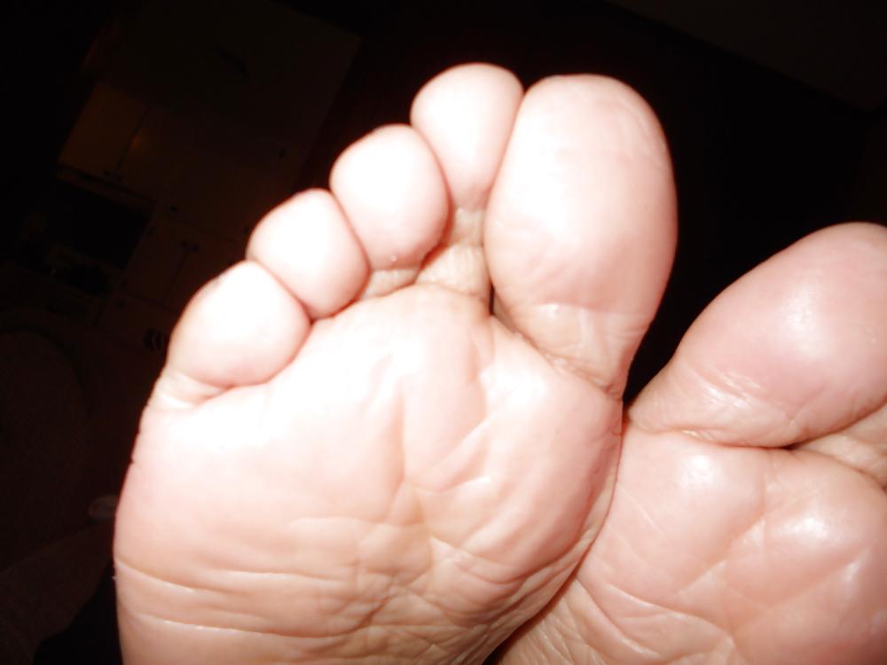 25P Wife feet sole's and toe's and some cool shoes