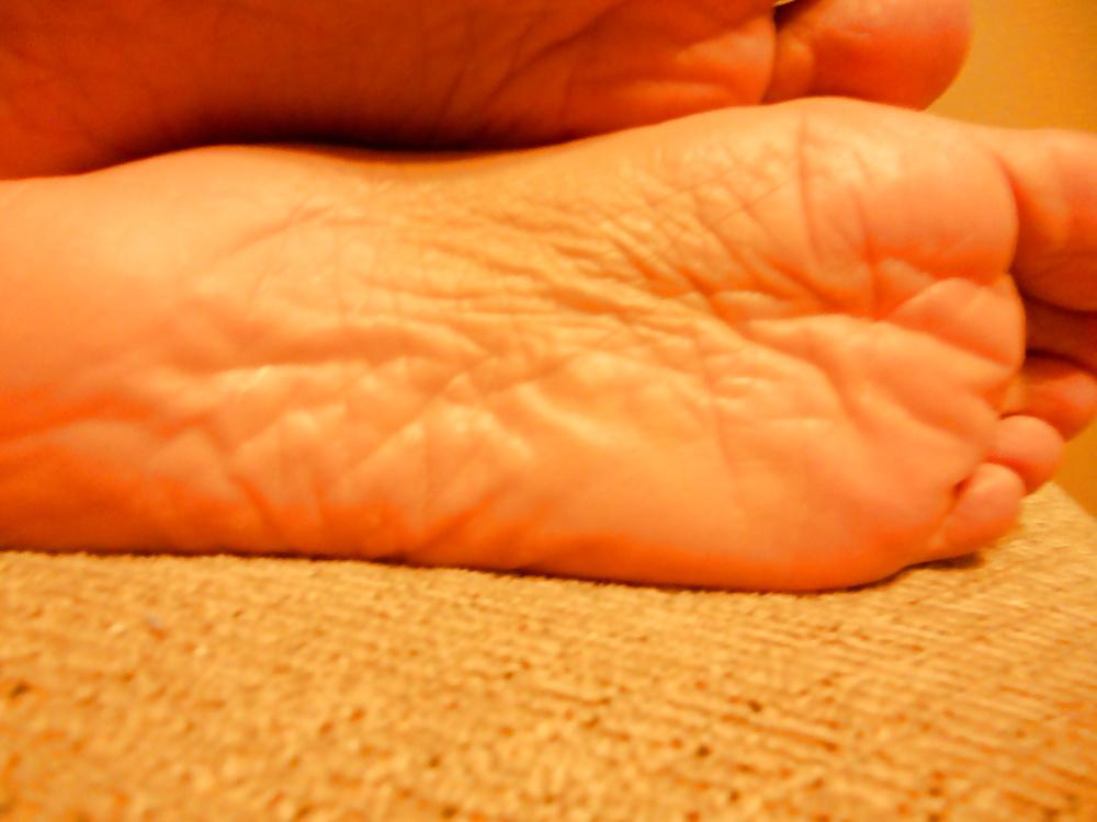 25P Wife feet sole's and toe's and some cool shoes