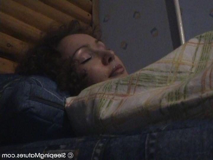 15P Spy on a hot sleeping mom