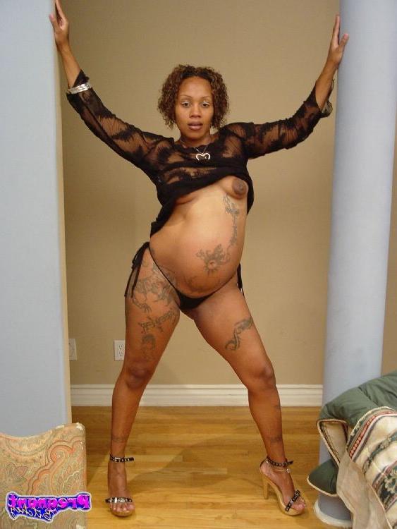 16P Pregnant chick with perky tits and nice belly takes off clothes