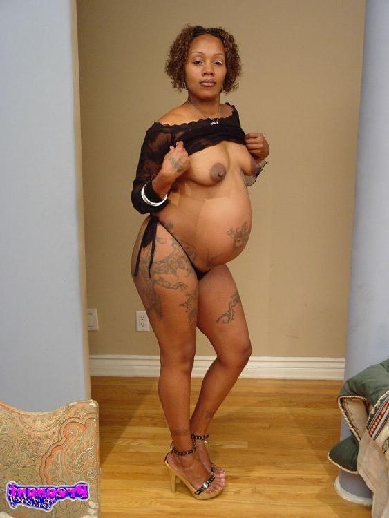 16P Pregnant chick with perky tits and nice belly takes off clothes