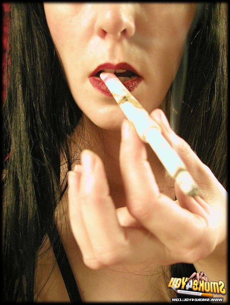16P Bitch in black minidress get lipstick all over her cigarette