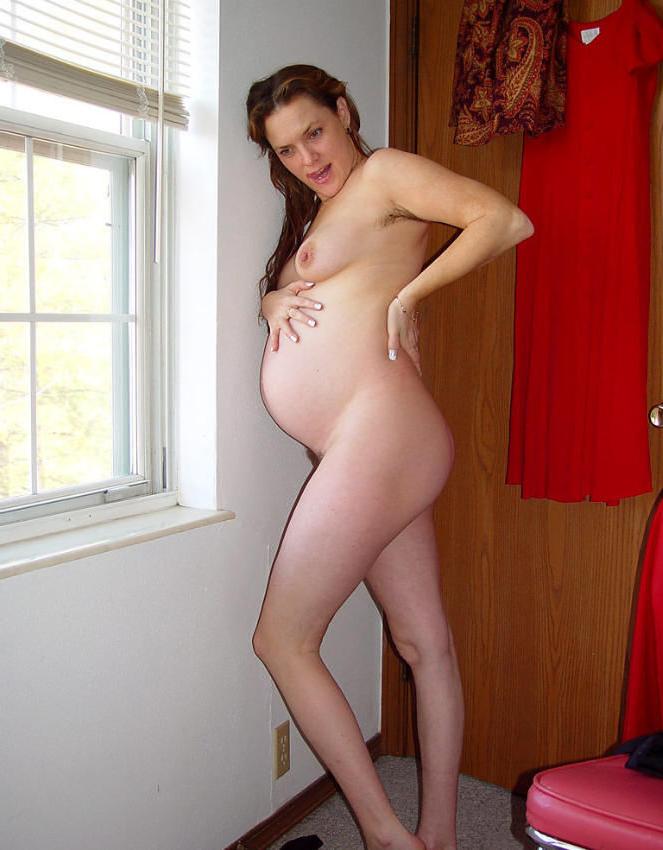 15P Housewife preggo exposing her belly