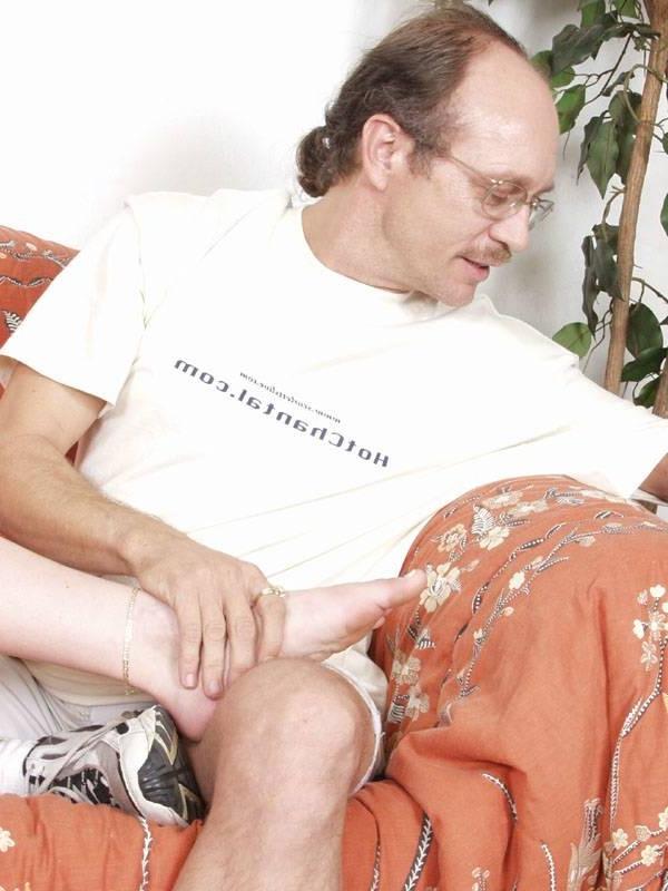 16P Amateur lover does hard footjob sex on the couch