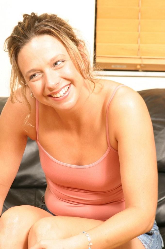 16P This babe makes her hot pussy squirt juice all over