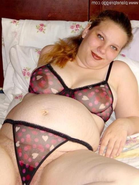 16P Pregnant lady showing her big belly and milky tits