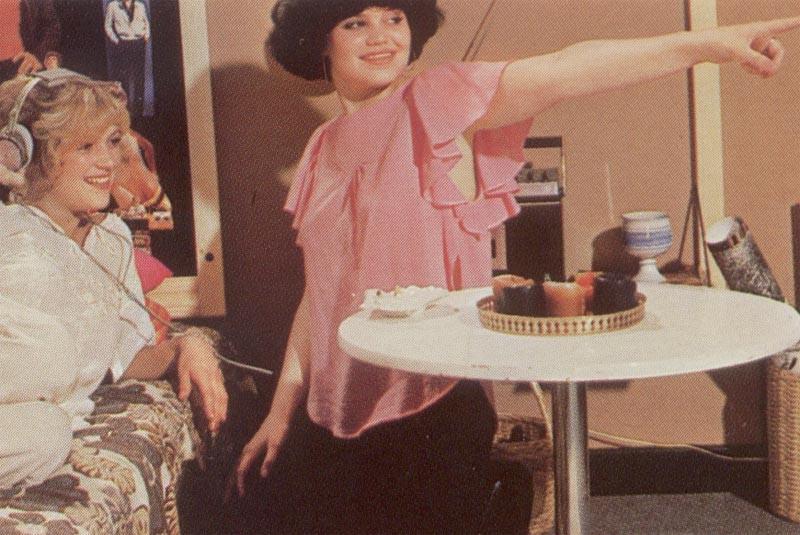 16P Three retro girls pleasing a lucky seventies cock