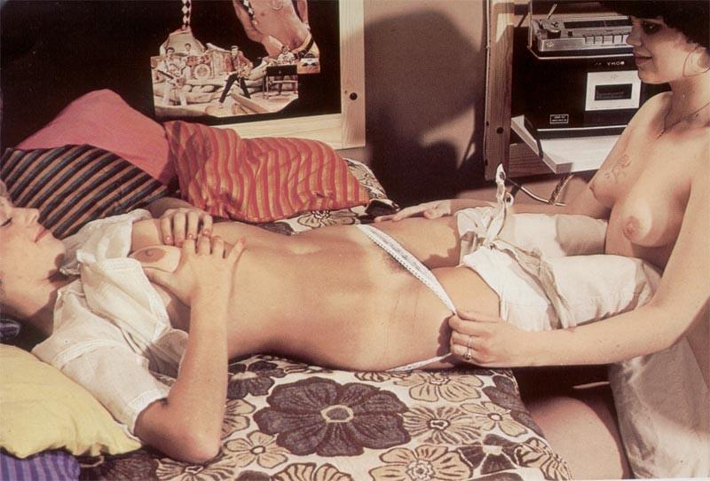 16P Three retro girls pleasing a lucky seventies cock