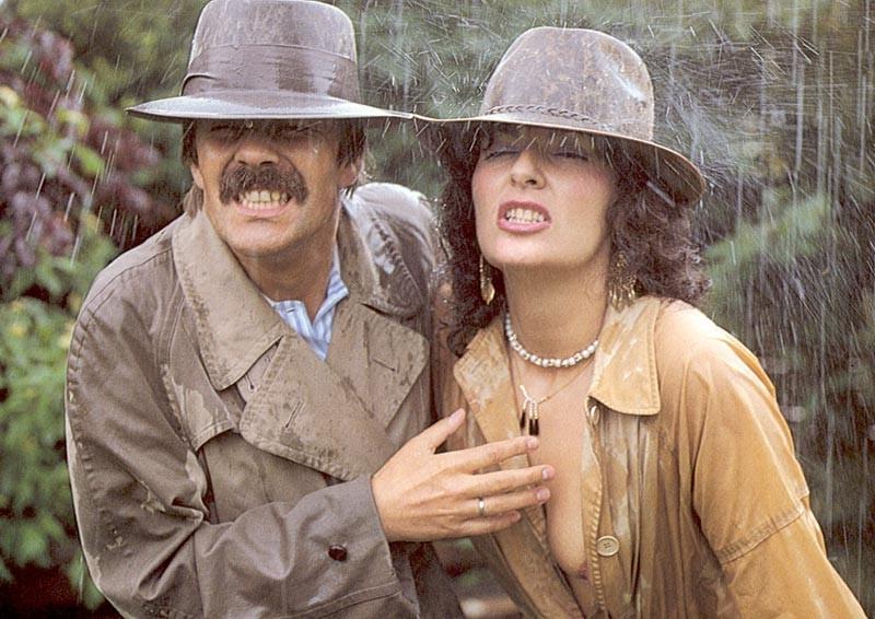 16P Retro couple having some wet sex in the rain