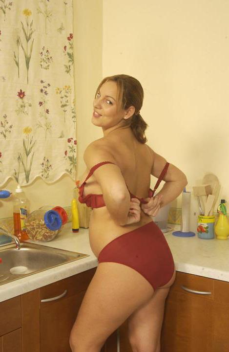 16P Pregnant Housewife In Red Lingerie Shows Pussy