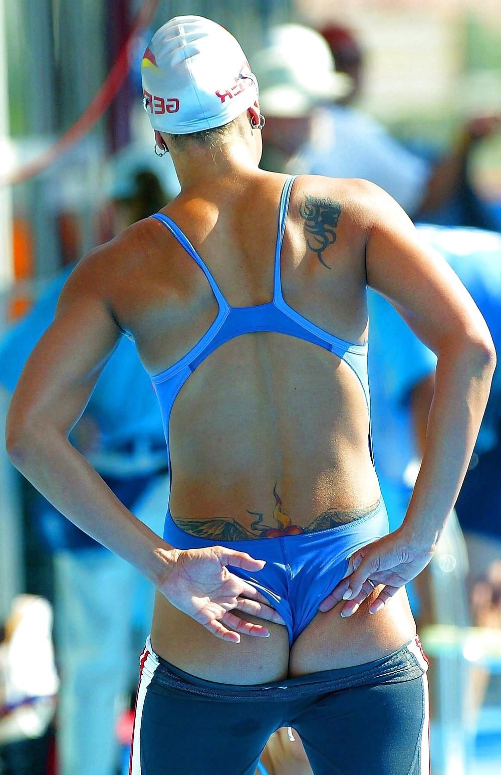 24P Beautiful Swimming Girls 3 by TROC