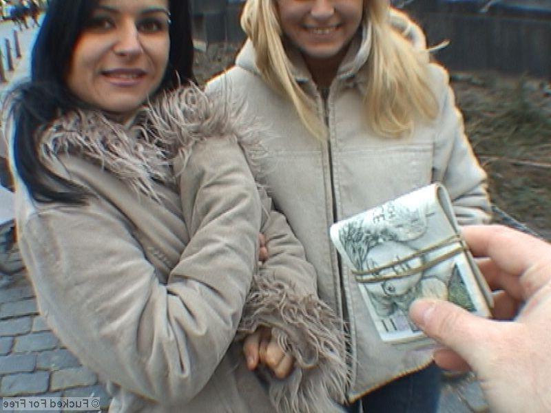 15P One Guy Fucks Two Awesome Babes