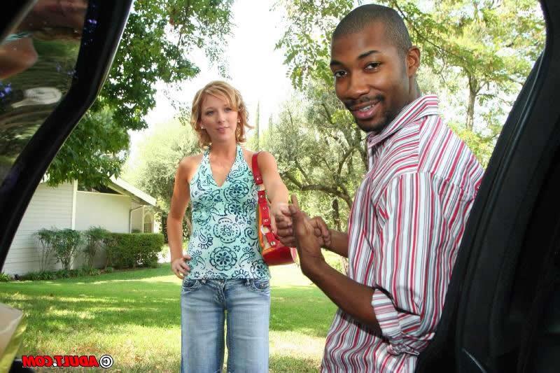 16P Black guy fucking a blonde chick