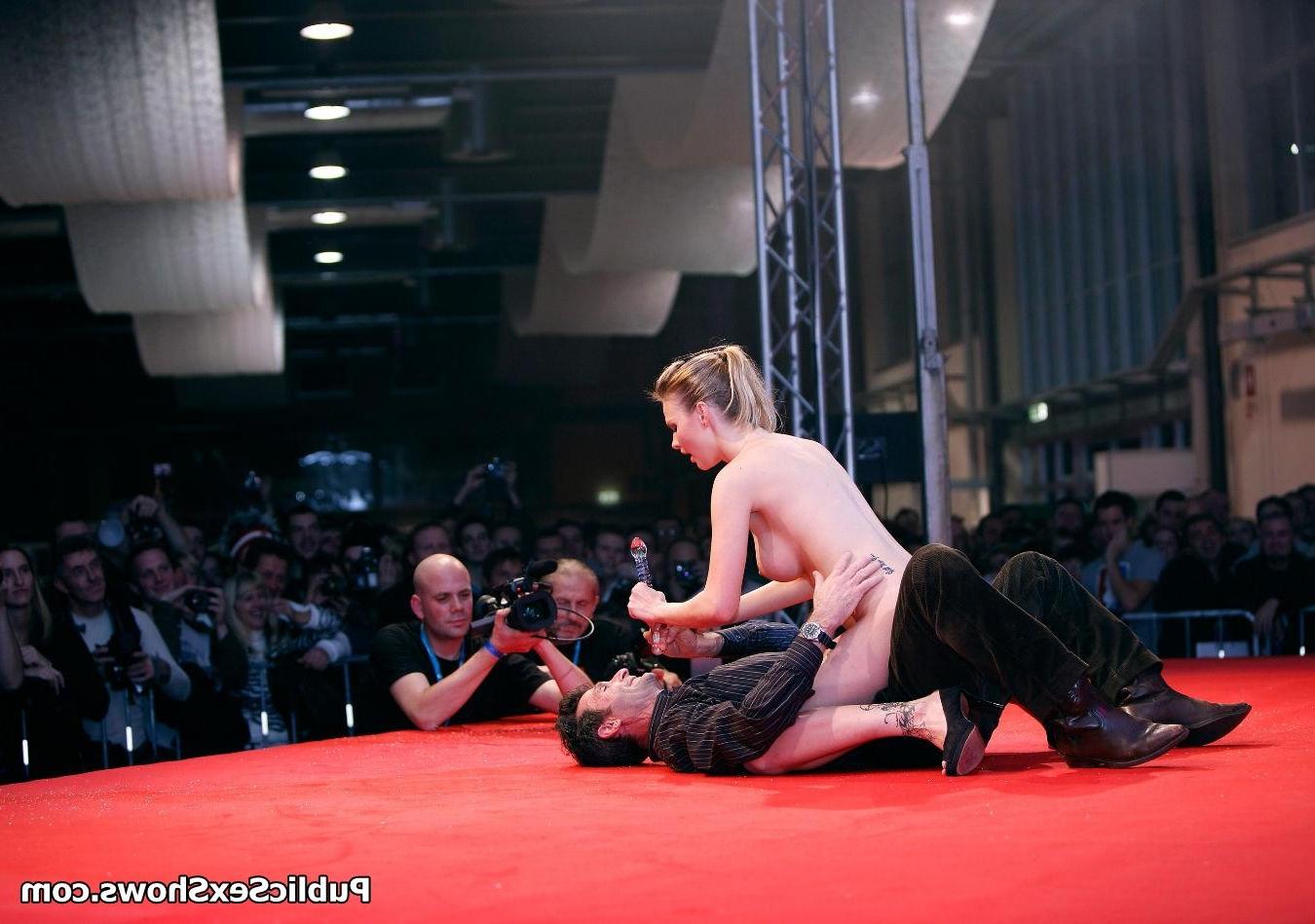 12P Pictures and videos from live sex events all over the world