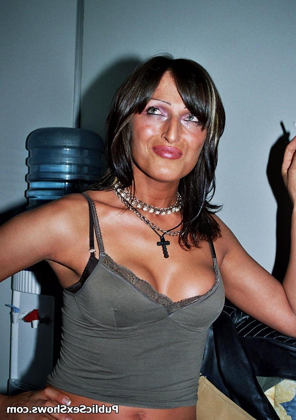 12P Pictures and videos from live sex events all over the world