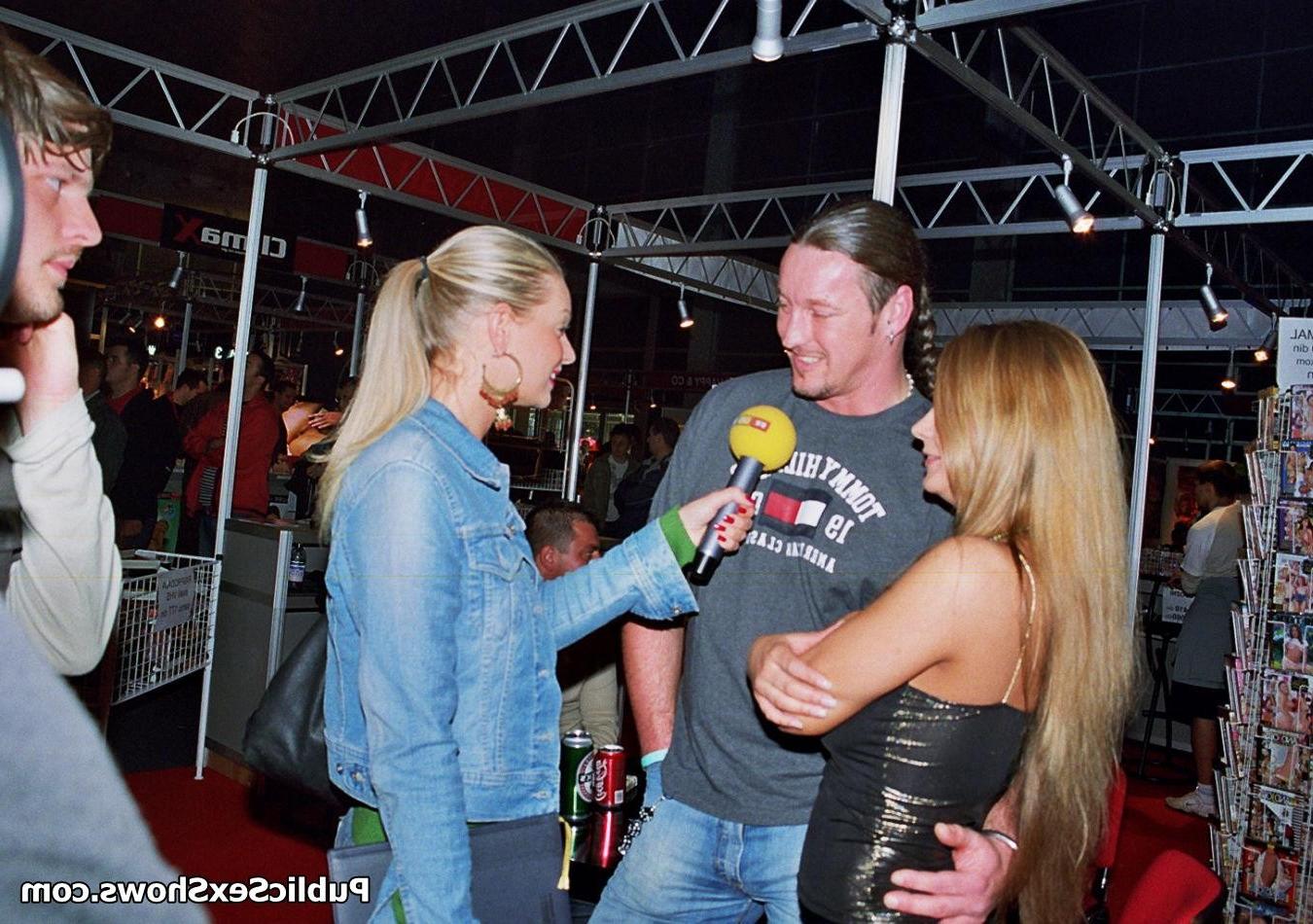 12P Pictures and videos from live sex events all over the world