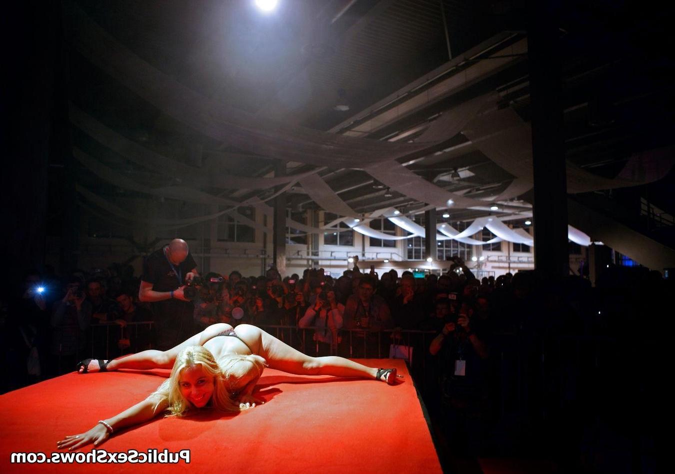 12P Pictures and videos from live sex events all over the world