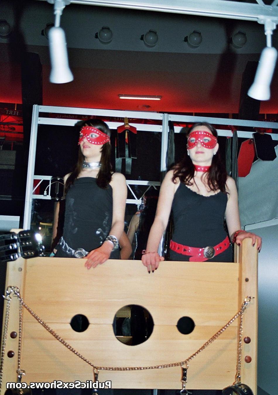 12P Pictures and videos from live sex events all over the world