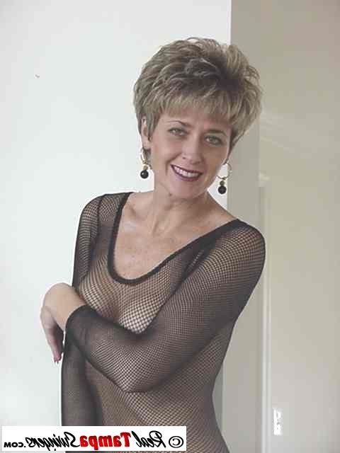 12P Hot Mom fucks her members