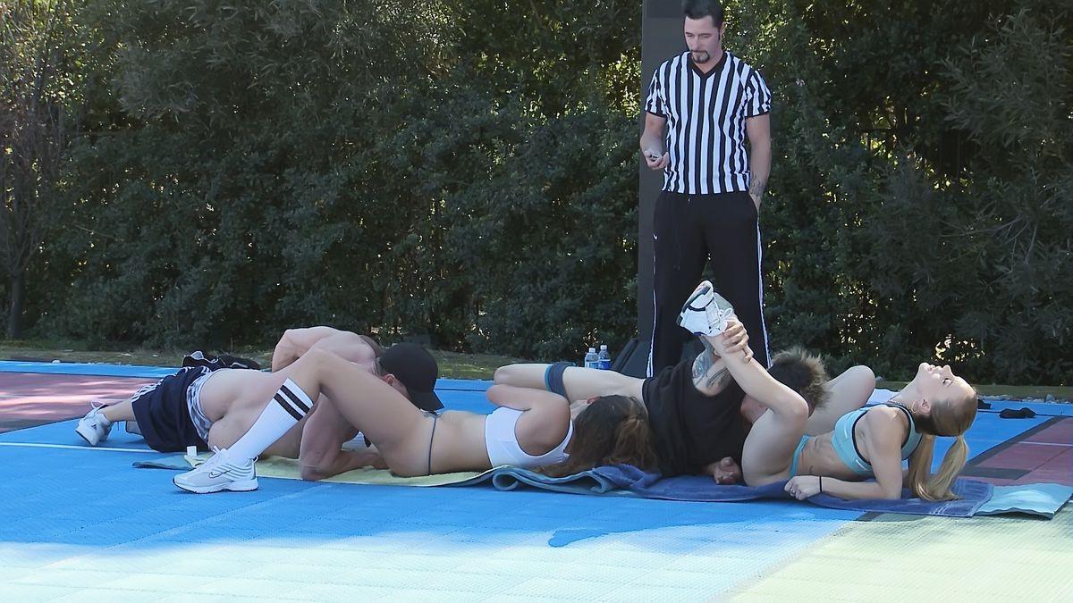 12P Fucking Gamble Vollyball Sex Game Pictures