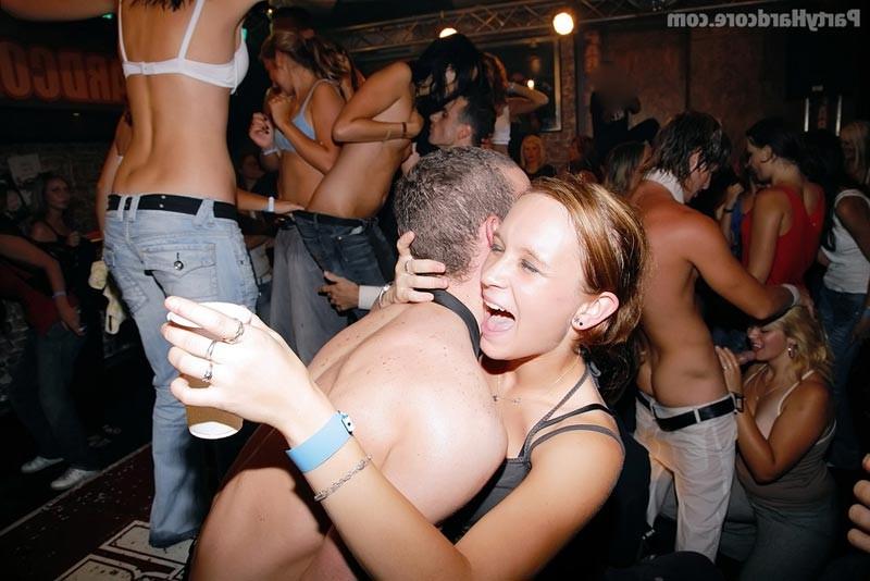 15P Amateur and nasty chicks hardcore fucking at sex party
