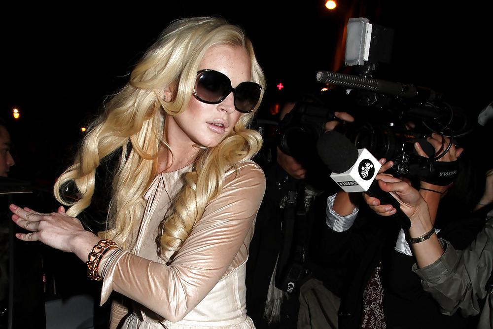 16P Lindsay Lohan - Dw by Kanye West fashion show in Paris